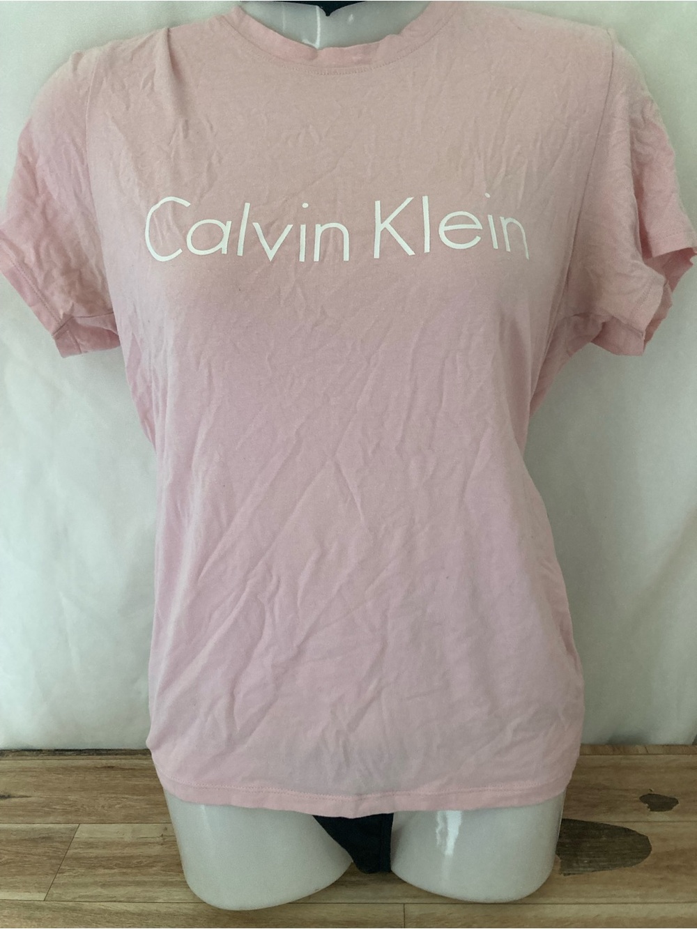 Calvin Klein Pink Logo Graphic T-Shirt Women’s Medium